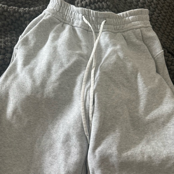 Lululemon Lulu oversized joggers, NWOT - Picture 3 of 4